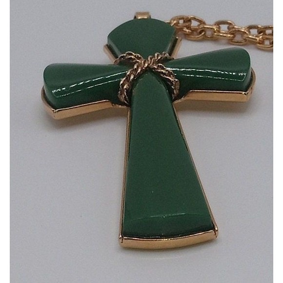 Avon Faux Jade Juliet Cross Pendant Gold Tone Necklace Vintage 1975 Signed - Picture 6 of 10